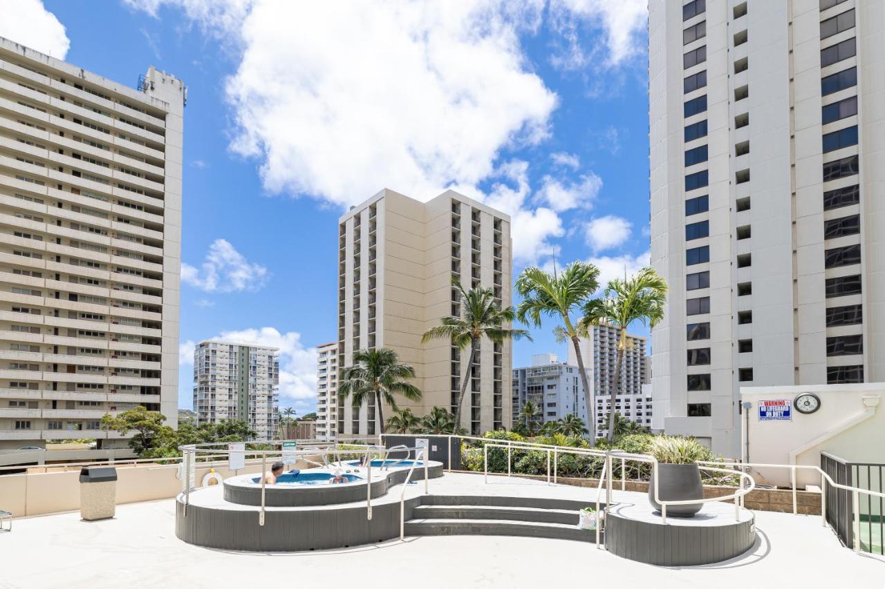 Waikiki Escapade Mountain Views Condo, Steps To Beach With Parking Perk Honolulu Exterior foto